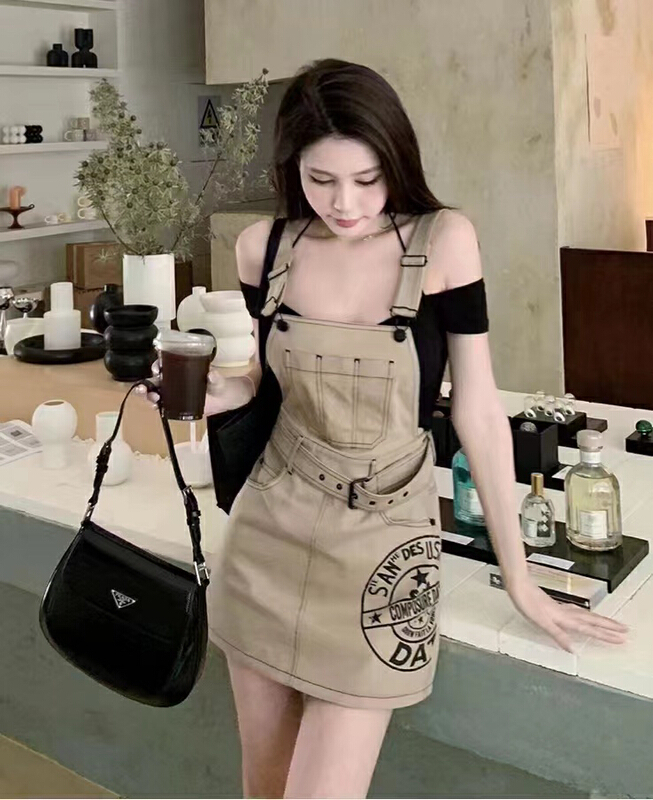 [fan fan] fashion off the shoulder neck shirt + American Spice Girl suspender skirt set (with belt) 293\jj