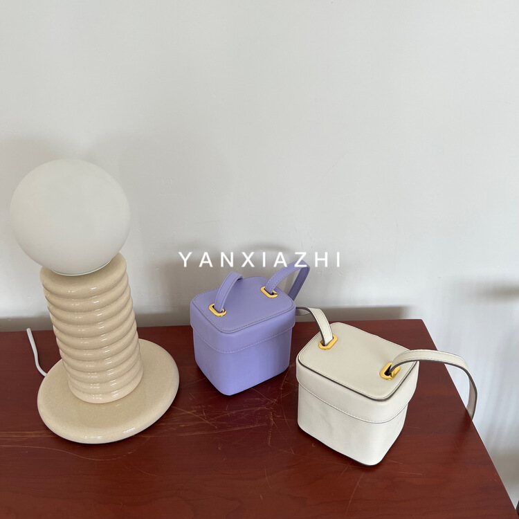 【言下之】小眾設計方形手提包  Y09-8078-1#  CYQ