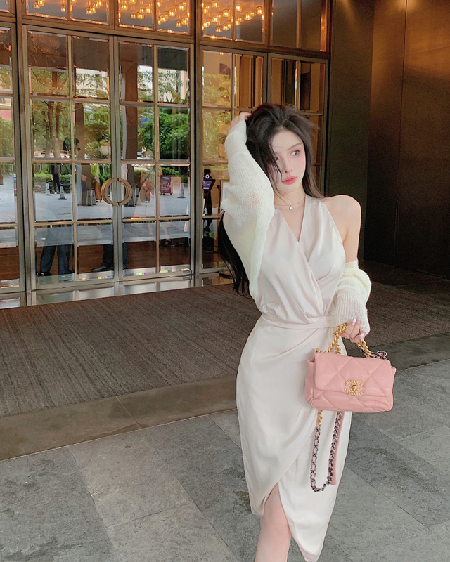 Real shot real price Satin Halter sleeveless French temperament small waist dress + sunscreen cardigan