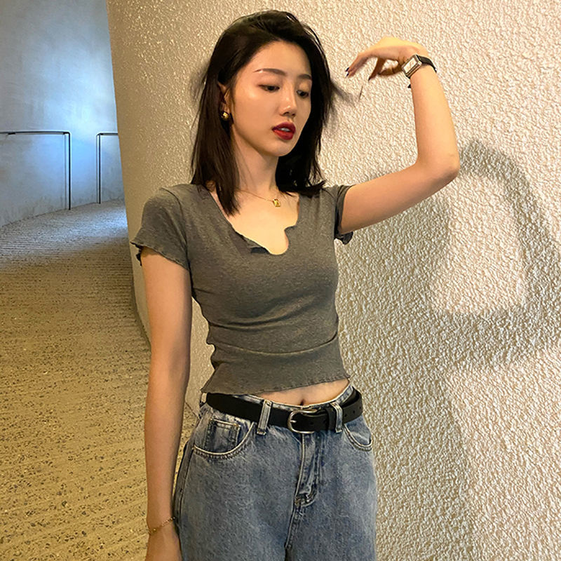 Design sense short sleeve T-shirt women's summer 2022 new slim slim slim V-neck open navel top ins fashion