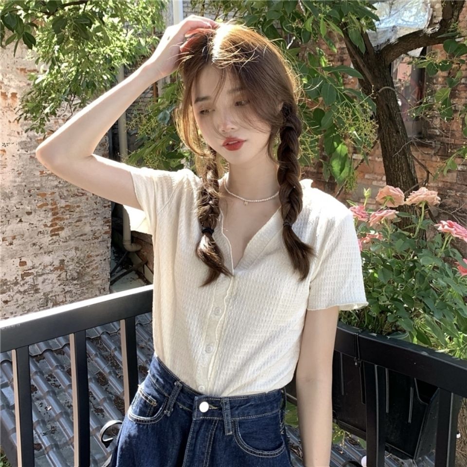 Design sense niche shirt women's summer Korean style wrinkled V-neck thin short gentle short sleeve top women