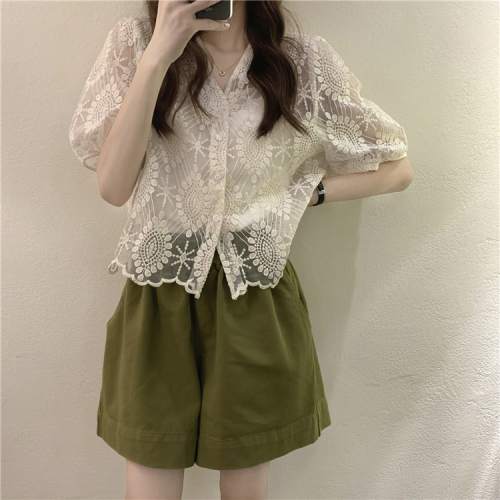 Real auction real price French retro gentle V-neck thin foreign style shirt + butter green shorts~