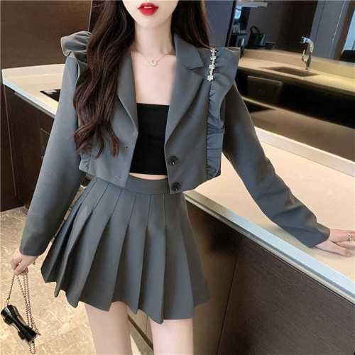 Celebrity small fragrance fashion suit women's early spring 2022 new small suit short coat pleated skirt two piece set