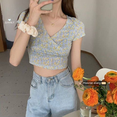 Floral T-shirt women's design sense slim short sleeve summer Korean V-neck short high waist top women