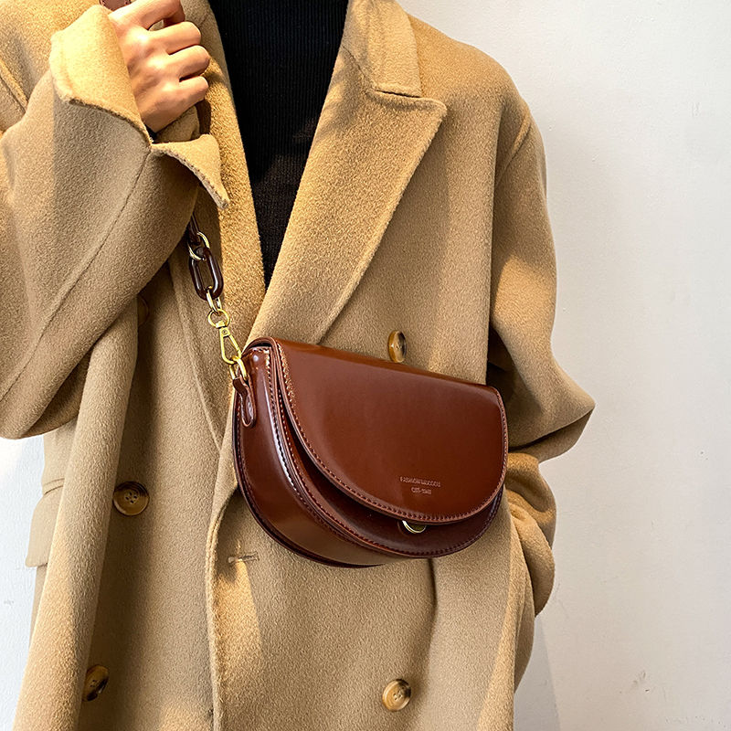 Online celebrity Vintage Port style small bag women's 2022 new fashion ins versatile messenger fashion texture temperament saddle bag