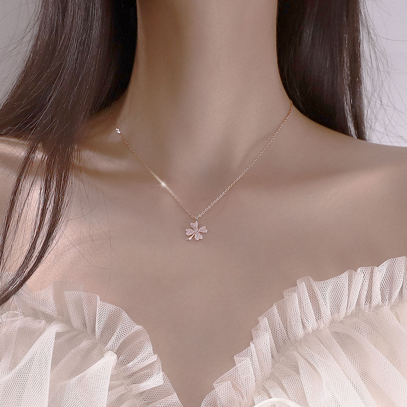Lucky Clover Necklace 2022 new female collarbone chain light luxury niche design 925 Sterling Silver temperament simple