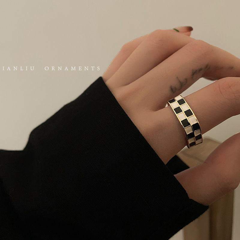 Chessboard square ring Female Minority design fashion personalized index finger delicate light luxury high sense cool wind ring