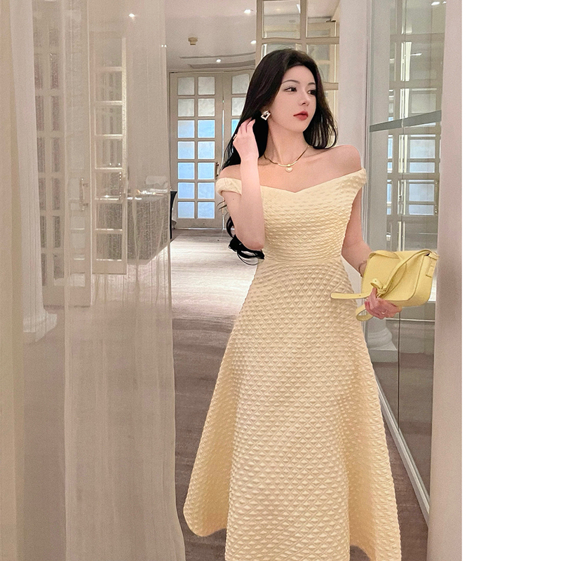 Women's dress with straight neck, off the shoulder and waist, A-line swing, travel and vacation dress