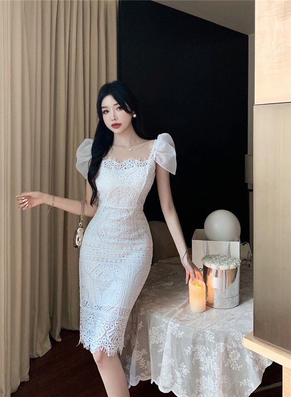 Real shot French temperament gentle style high-end square neck bubble sleeve slim lace dress dress