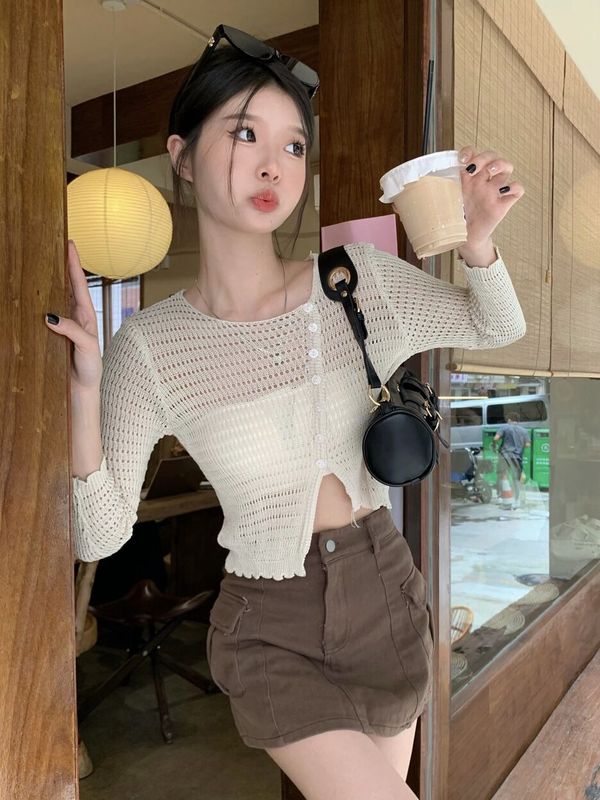 Real shooting, real price, new Korean style, design sense, niche, irregular diagonal button hollowed out knitted cardigan top