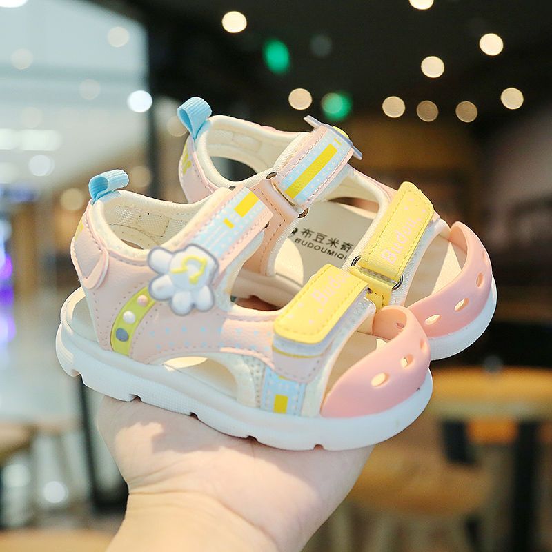 Girls' sandals 2022 new boys' baby soft soled shoes Korean Princess Baotou non slip children's beach shoes