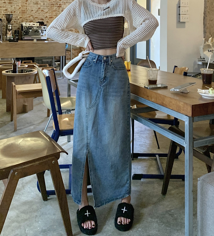 Real shot, real price, casual, versatile, fashionable, split mid length denim skirt