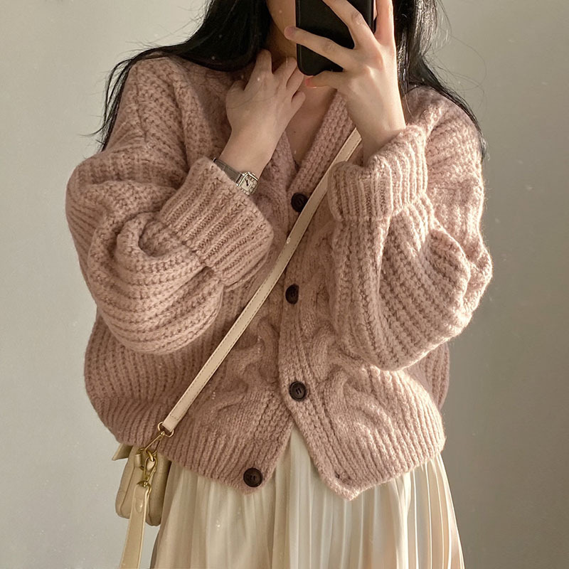 Autumn and winter thickened warm fried dough twist Sweater Jacket Women lazy style loose foreign style versatile short knitted cardigan fashion