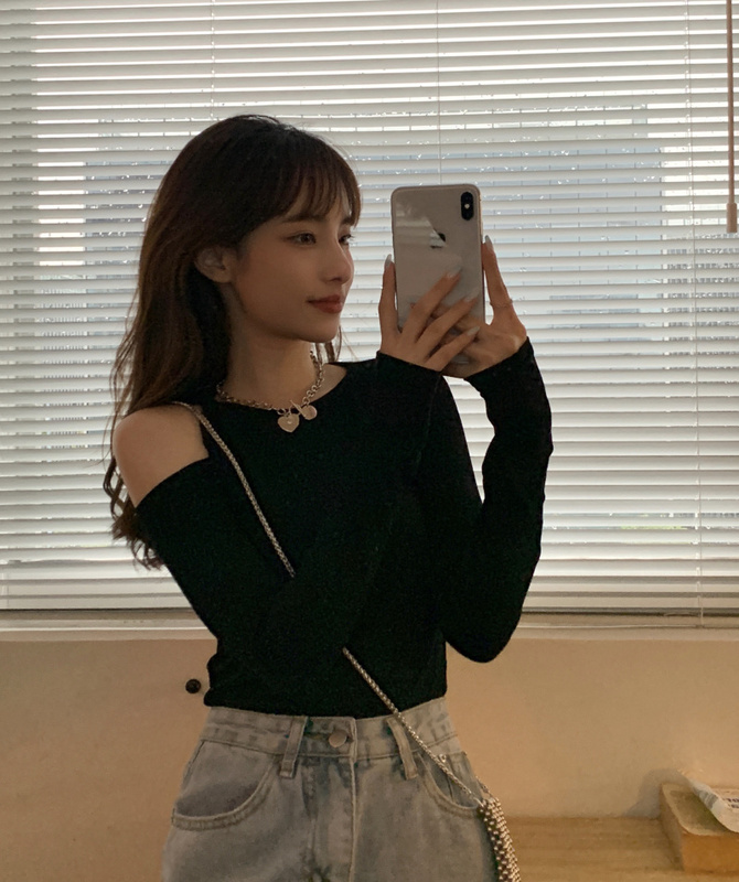 Real shot of irregular design in early autumn, spice girl slim fit thin T-shirt, black bottomed shirt, long sleeved shirt
