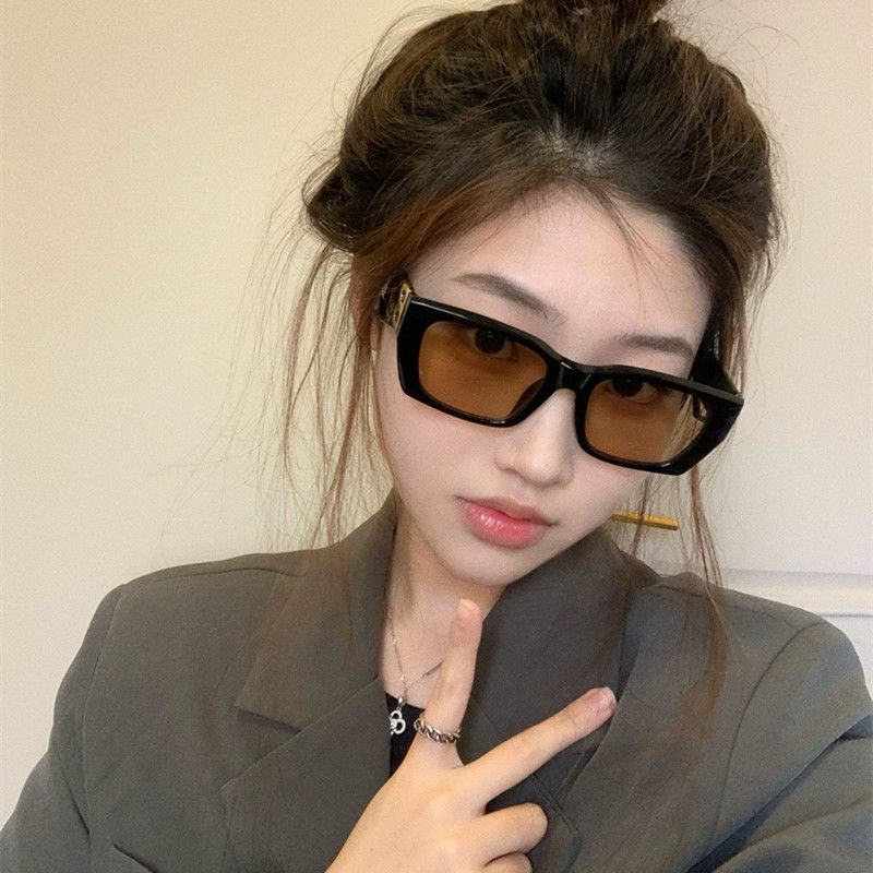 Korean ins net red same black frame Tan Sunglasses square round face thin Sunglasses Sun Shading plain glasses