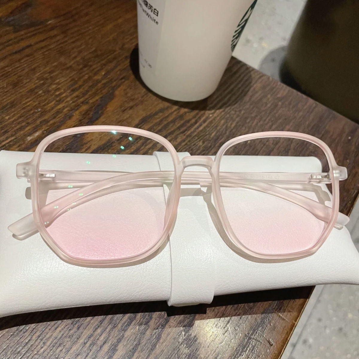 Powder Blusher eyeglass frame female black frame plain color anti blue light Tiktok with the same gradient pink lens with degree myopia glasses
