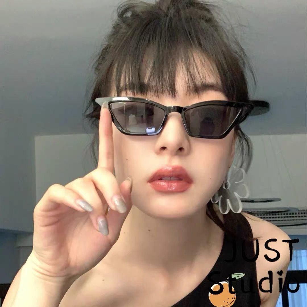 Retro small frame sunglasses concave shape European and American fashion cat's Eye Sunglasses street photography personality cool Spice Girls online red men and women