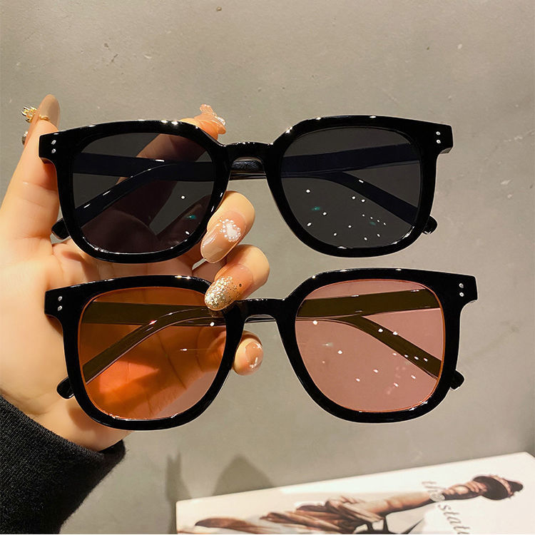 Little red book, grass planting, Brown Sunglasses, women driving, INS net, red round face street, UV resistant sunglasses, men