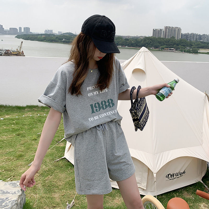 2022 summer leisure new sports suit women's fashion loose Korean Short Sleeved shorts casual two-piece set