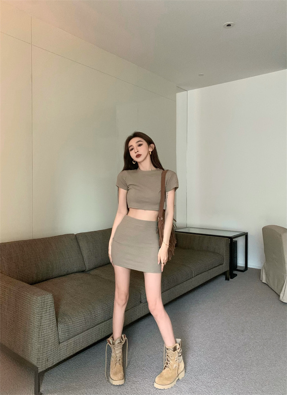 Real price retro slim short top + skirt