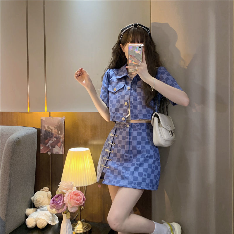 Small fragrance temperament women's summer clothes 2022 new sweet and spicy design sense of love lattice short sleeved jacket two-piece set