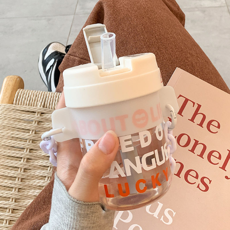 High appearance 2022 new water cup women's cup with straw ins minority student children's portable network red coffee cup
