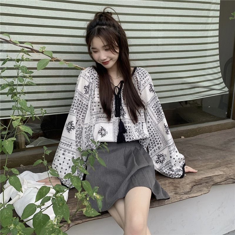 Real price Korean Vintage round neck loose lace up long sleeved shirt sweet temperament Floral Shirt