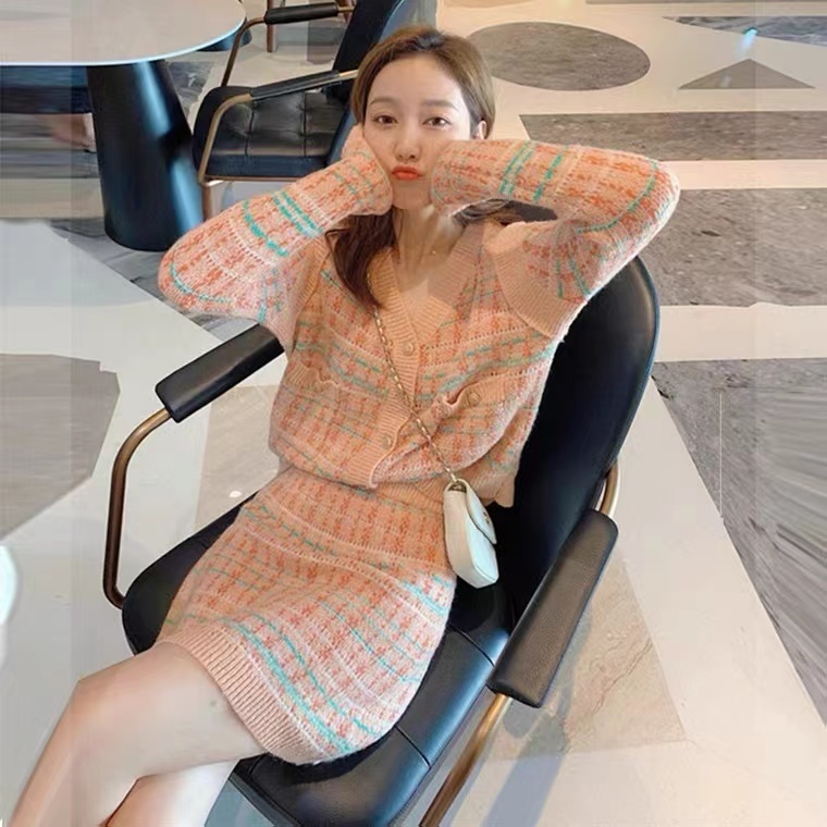 Celebrity small fragrance, foreign style, Hong Kong style, retro chic2022 autumn new style knitted cardigan, Hip Wrap Skirt Set