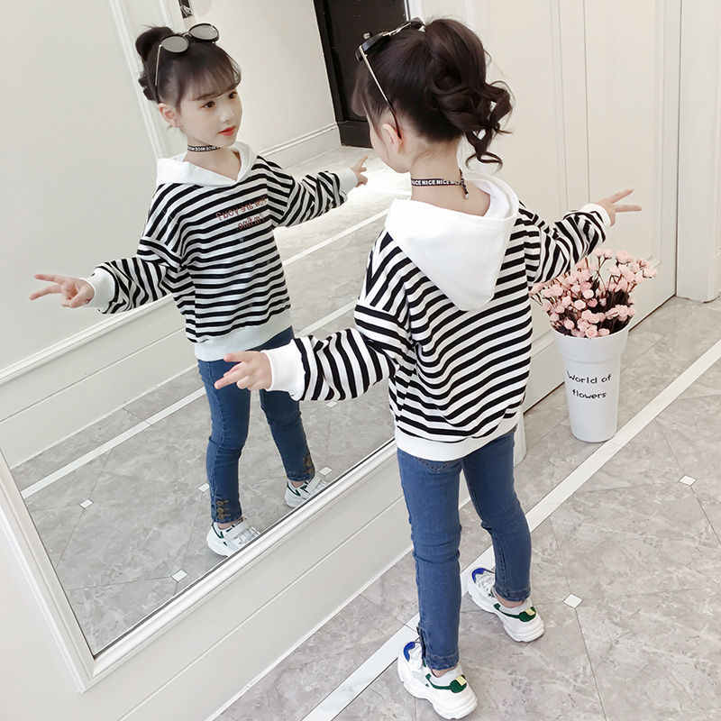 Girls' autumn long-sleeved top Korean version loose and western style children's student hooded sweater spring and autumn models 2022 new