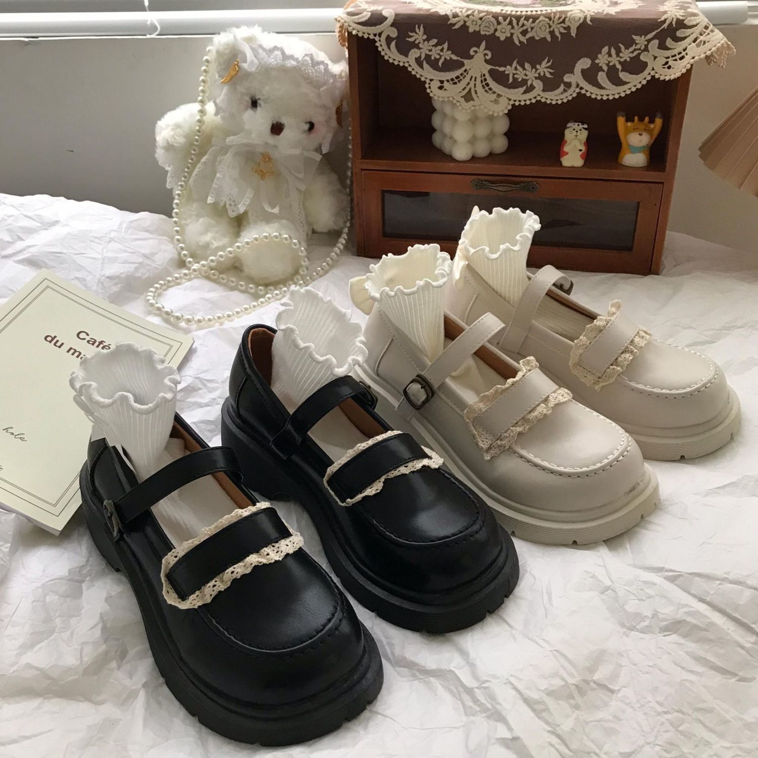 French retro British style white leather shoes 2022 spring and autumn fairy style one word with thick bottom JK Mary Jane shoes