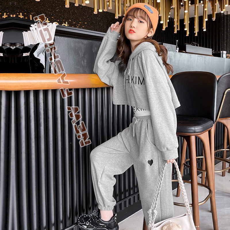 Girls' autumn new suit three-piece set net red sweater vest sports casual pants middle-aged children's Korean version three-piece set