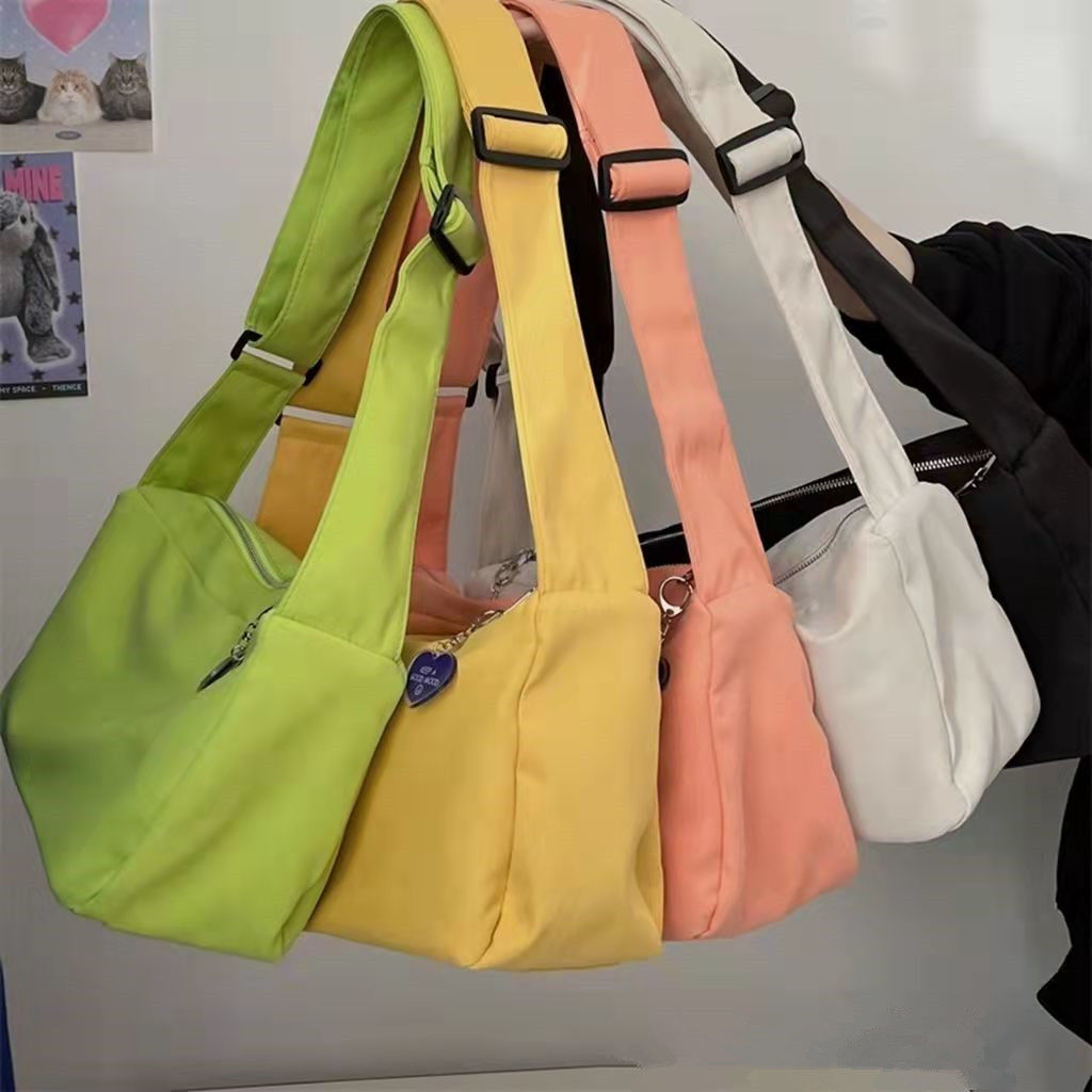 Fall in love with ins niche retro street shooting simple large-capacity messenger bag women's casual all-match shoulder bag tide