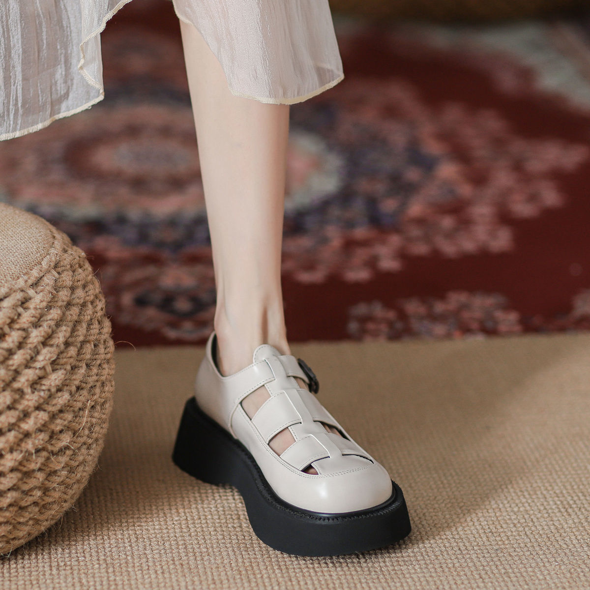 College hollow woven small leather shoes thick-soled single shoes women's wild summer new Roman sandals ins big shoes