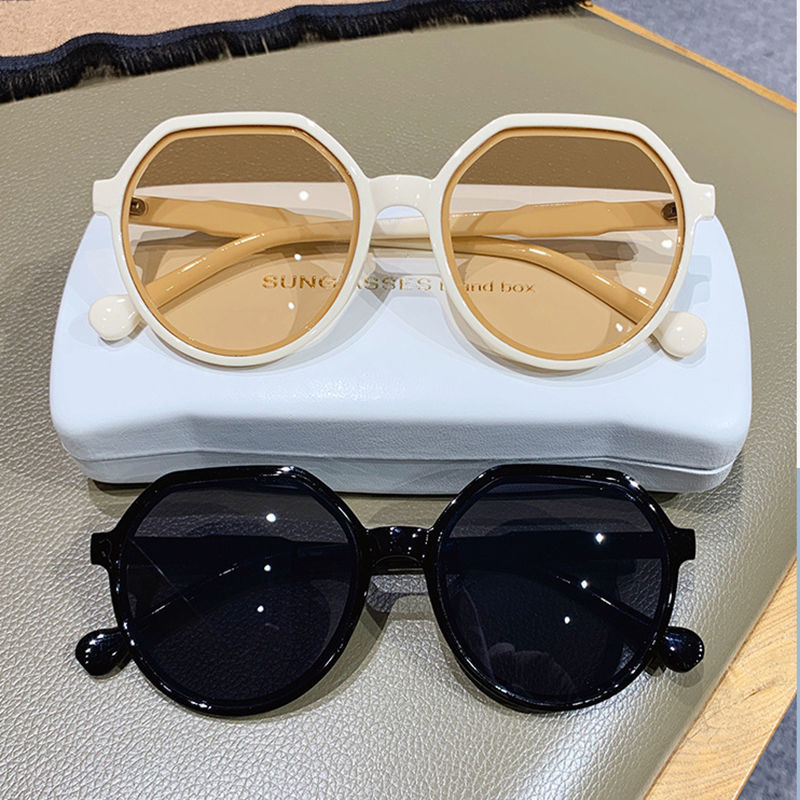 Milk tea white sunglasses 2022 new female small frame ins net red retro sunglasses Korean version of small face sunglasses