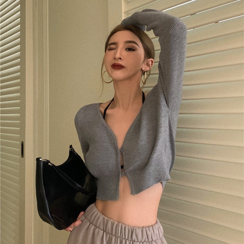 Official picture 2022 spring and summer new v-neck short slim black