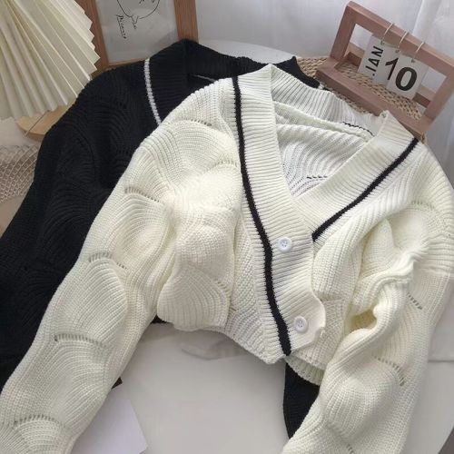 2022 Korean style chic retro temperament girl Western style age-reducing knitted cardigan loose V-neck short all-match top