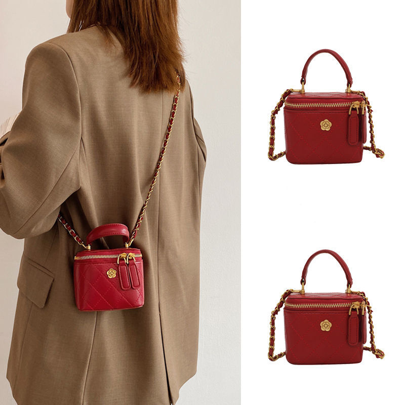 ins niche portable mini lipstick small bag female 2022 new trendy high-end chain bag messenger small square bag