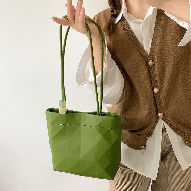 Niche design beaded underarm bag women's 2022 new simple and versatile handbag fashion bucket bag
