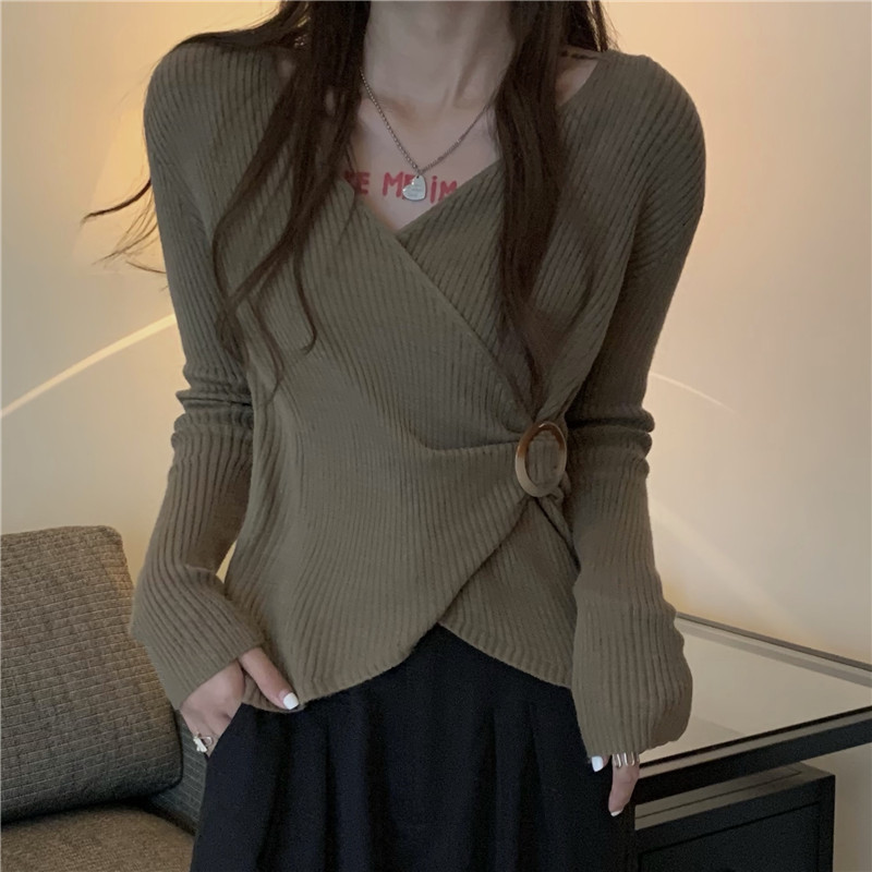 Real shooting real price autumn and winter new knitted sweater bottoming shirt women's outer wear irregular cross temperament sweater