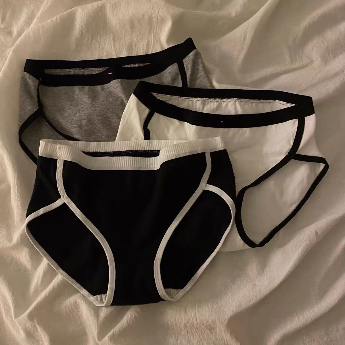 Mid-waist cotton underwear female student cotton antibacterial girl skin-friendly seamless briefs net red