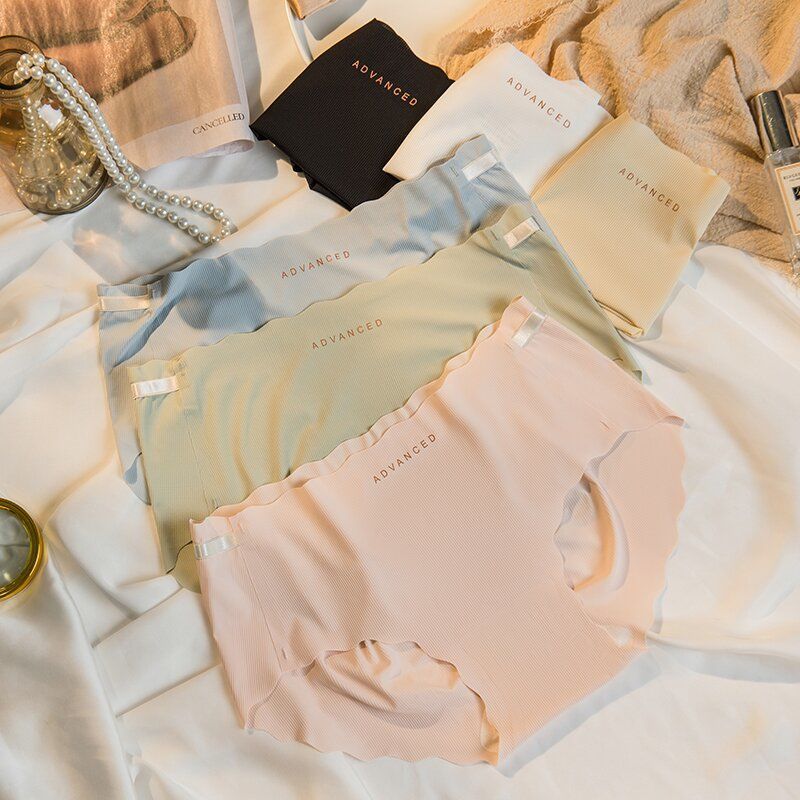Ice silk underwear ladies seamless mid-waist summer thin section girly style hip lift pure cotton antibacterial sweet triangle shorts head