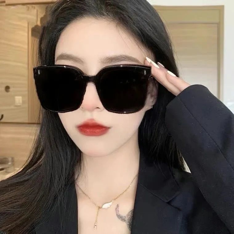 jennie with the same style of sunglasses female Korean version of the net red temperament UV protection sunglasses 2022 new big face thin