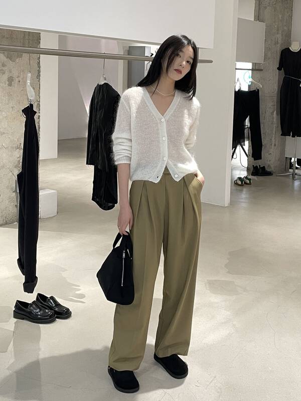 New in early autumn! [CLEAN SPACE] temperament commuter texture slim trousers 33120# CQW