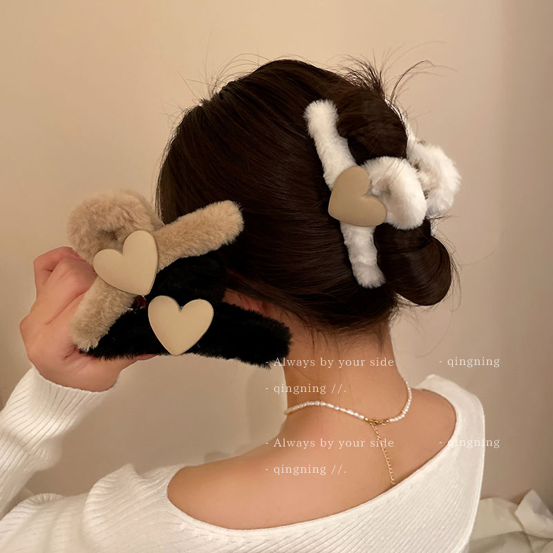 Plush love hair clip large Japanese and Korean autumn and winter new cute girl shark clip rabbit hair clip headwear hair clip
