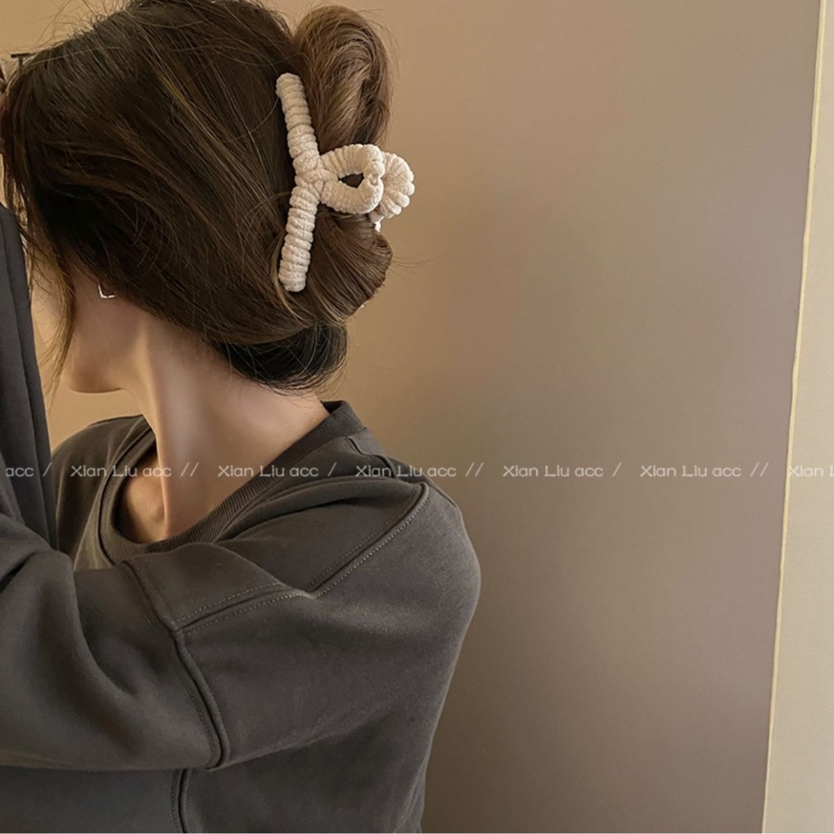 Autumn and winter plush large clip shark clip ponytail high hair clip headgear hair clip back head high-end hair accessories
