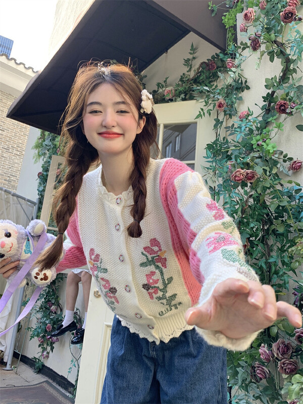 New in autumn! [Timely rain] Korean style ins retro design sense embroidery heavy industry flower hollow warm sweater 17195# WPL