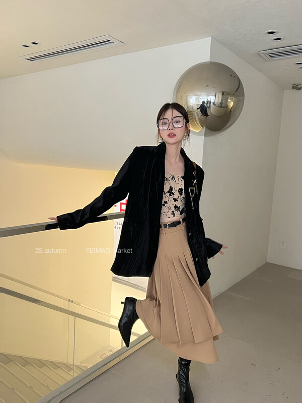 【FEI MAO】Unique design sense niche velvet casual loose temperament ladies high-end short coat Z-8588# CQW