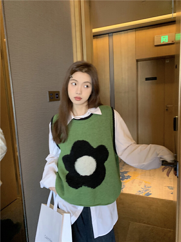 Autumn models are new! [Timely rain] Korean style ins retro design sense color matching flower vest A2729# WPL