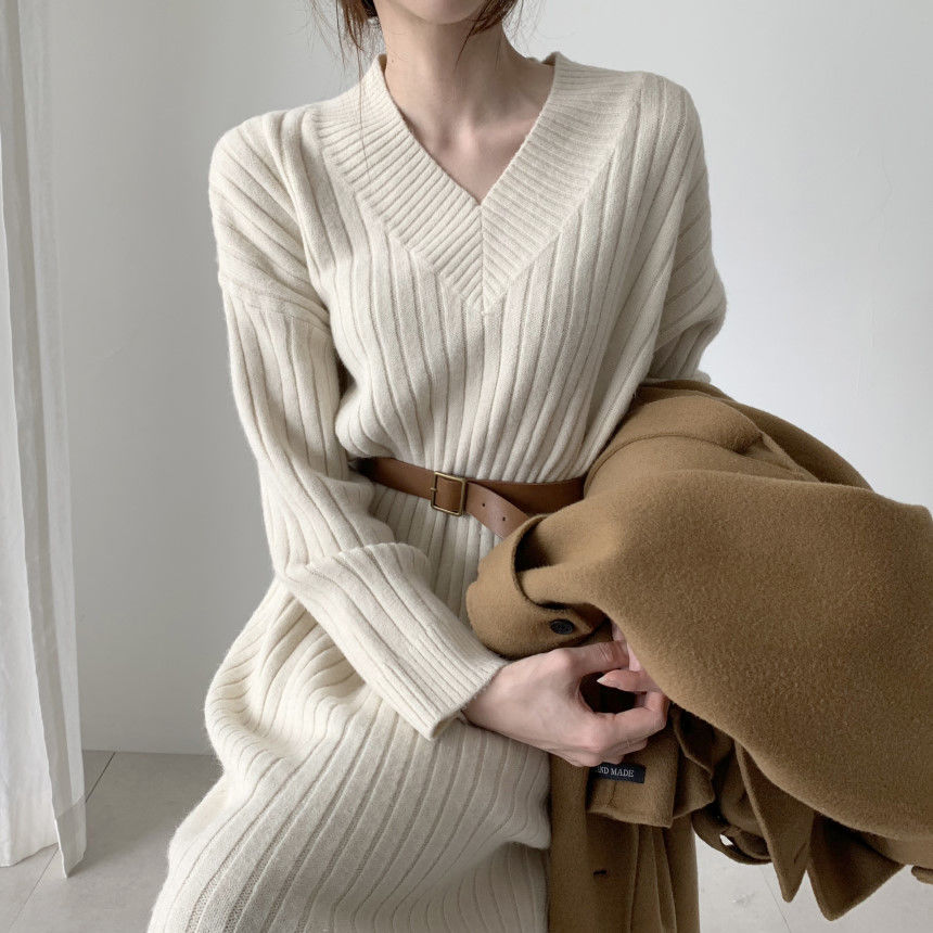 Autumn and winter French retro niche temperament v-neck knitted dress mid-length over-the-knee bottoming sweater skirt women