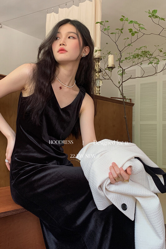 Autumn is new! [Fire HOODRESS] Korean velvet slim fit and thin woman strap dress 22410# JHY
